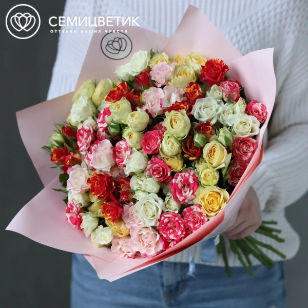 Букет из 25 кустовых роз 40 см микс (Кения) в розовой пленке
