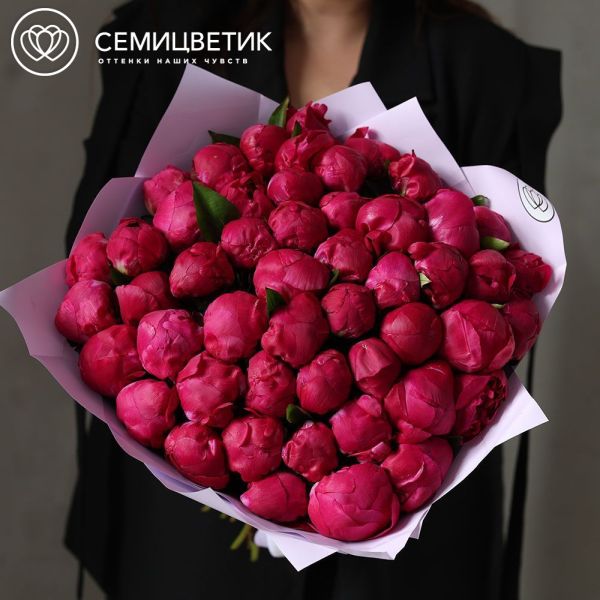 Букет из 51 ярко-розового пиона Red Sarah Bernhardt Premium