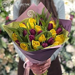 Букет из 25 пионовидных желтых и фиолетовых тюльпанов
