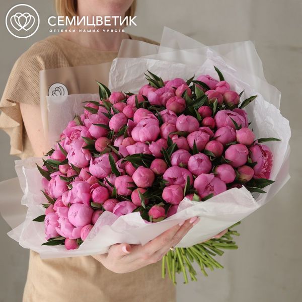 Букет из 101 ярко-розового пиона Standart Plus