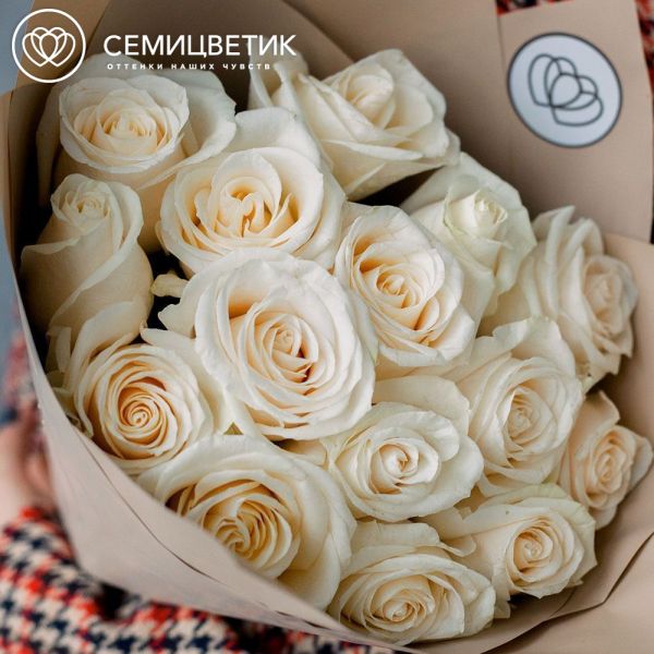 Букет из 15 белых роз Vendela 40 см (Эквадор) в кремовой пленке