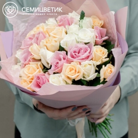 Букет из 35 роз 40 см нежный микс (Россия) в сиреневой пленке