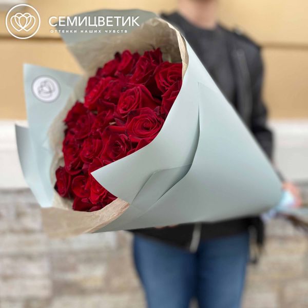 Букет из 25 красных с темной каймой роз Магия 80 см (Россия)