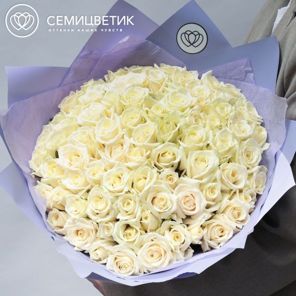 Букет из 75 белых роз 40 см (Россия) в сиреневой пленке