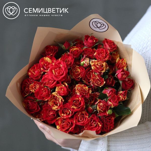 Букет из 15 красно-желтых кустовых роз 40 см (Кения)