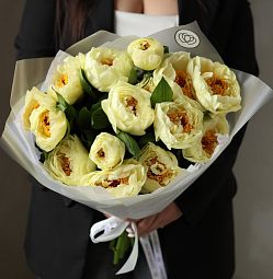 Букет из 15 лимонных пионов Lemon Chiffon Premium