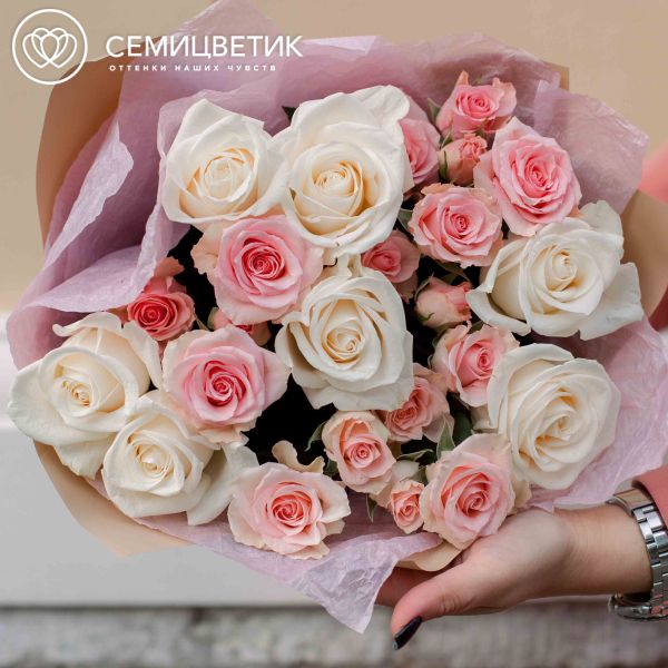 Букет из 7 белых роз и 4 кустовых розовых роз (Эквадор)