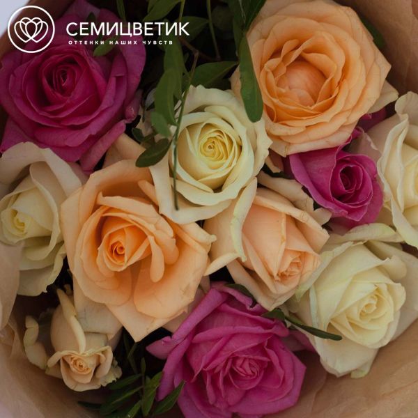 Букет из 11 роз 35-40 см нежный микс (Россия) с фисташкой