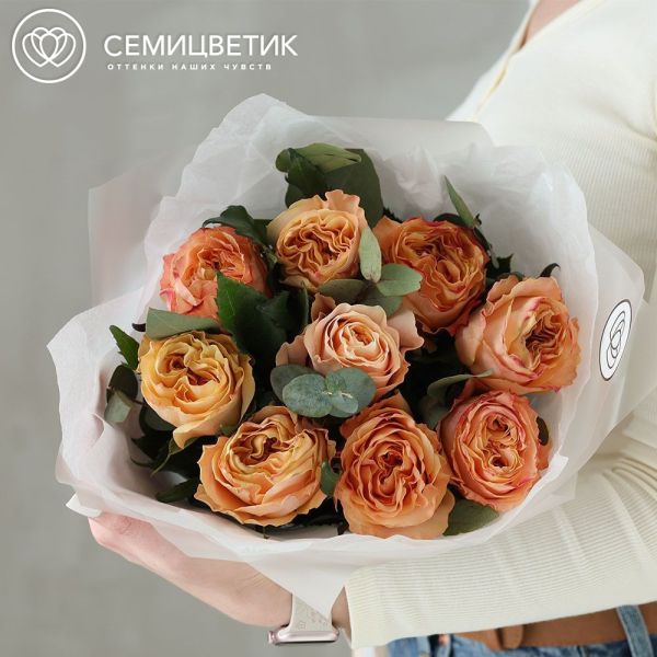 Букет из 9 пионовидных персиковых роз Crown Princess (Эквадор) 60 см с эвкалиптом