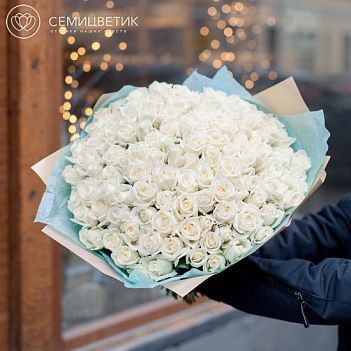 Белые розы: что означает такой подарок