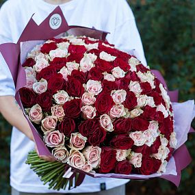 Букет из 151 красной и нежно-розовой розы 40 см (Кения)
