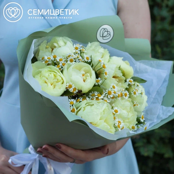 Букет из 9 лимонных пионов Lemon Chiffon Premium с матрикарией