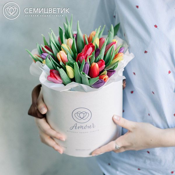 35 тюльпанов микс в белой коробке Amour Mini ZL