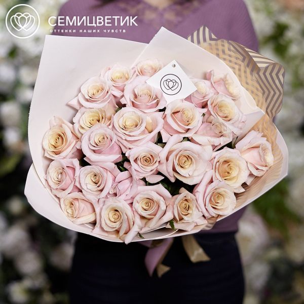 Букет из 25 нежно-розовых роз Mother of pearl 50 см (Эквадор)