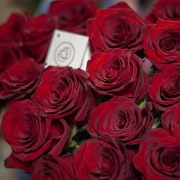 Букет из 33 красных роз Freedom 50 см (Эквадор)