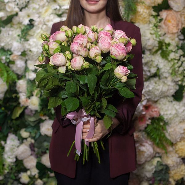 Букет из 25 нежно-розовых пионовидных роз Bridal Piano 40 см