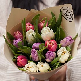 Мини-букет  из 15 пионовидных тюльпанов нежный микс