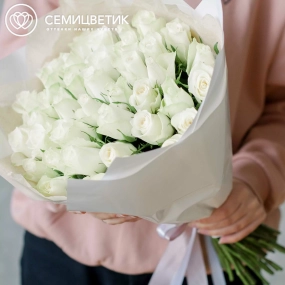 Букет из 41 белой розы 40 см (Кения) в белой пленке