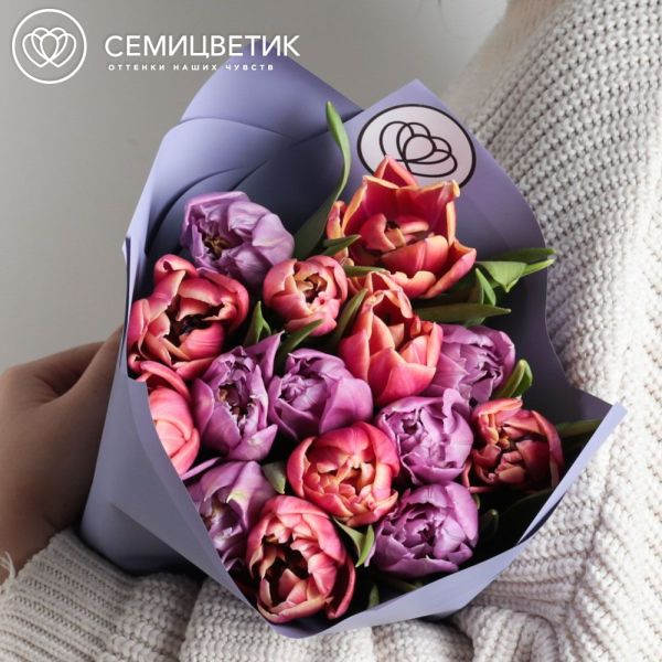 Букет из 15 розовых и сиреневых пионовидных тюльпанов