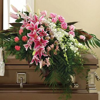 Какие цветы приносят на похороны, чтобы почтить память усопшего