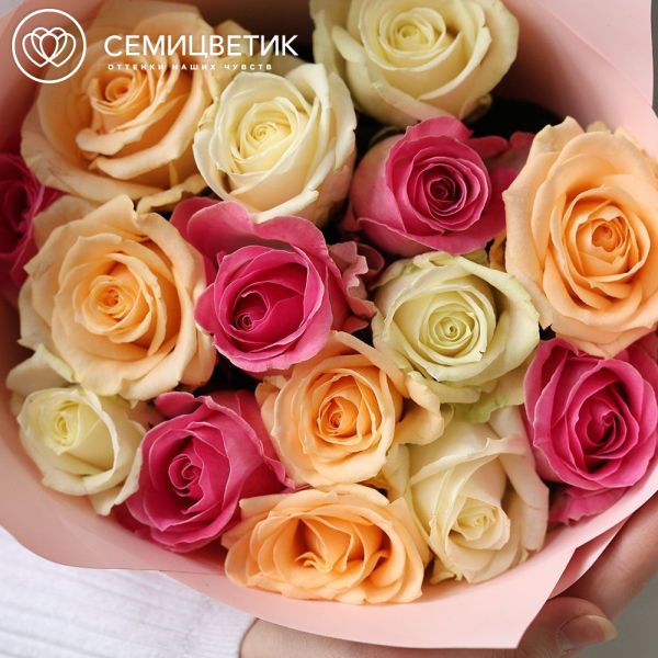 Букет из 15 роз 50 см нежный микс (Россия) в розовой пленке