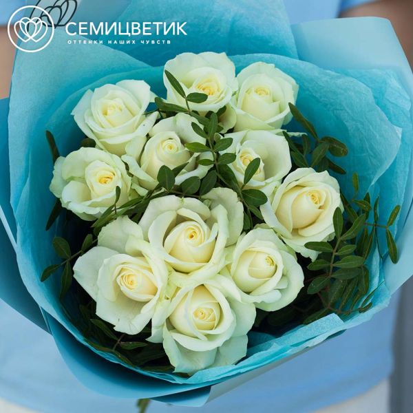 Букет из 11 белых роз 40 см (Россия) с фисташкой