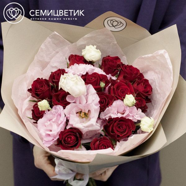 Букет из 15 красных роз (Кения) с 6 розовыми лизиантусами