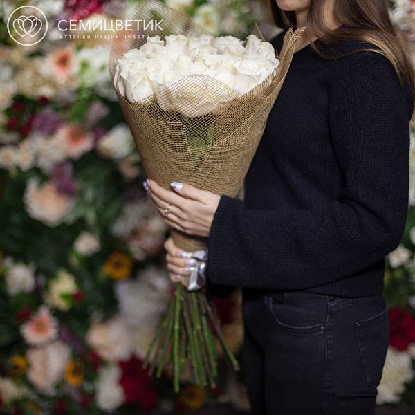 Букет из 25 белых роз Vendela 70 см (Эквадор) в натуральной упаковке