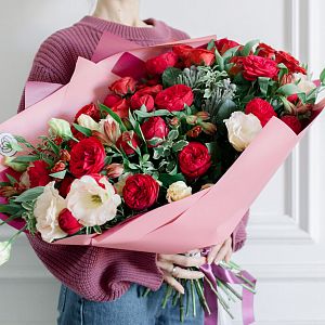 Красный букет с пионовидными розами "L" в упаковке