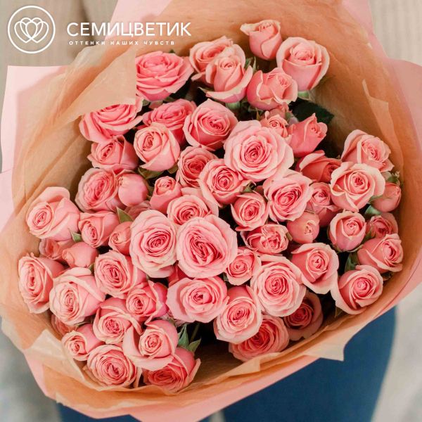 Букет из 15 розовых кустовых роз 40 см (Эквадор)