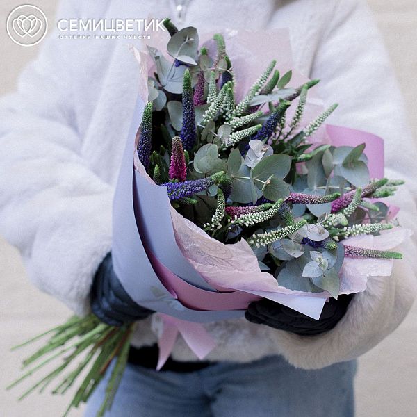 Букет из вероники и эвкалипта
