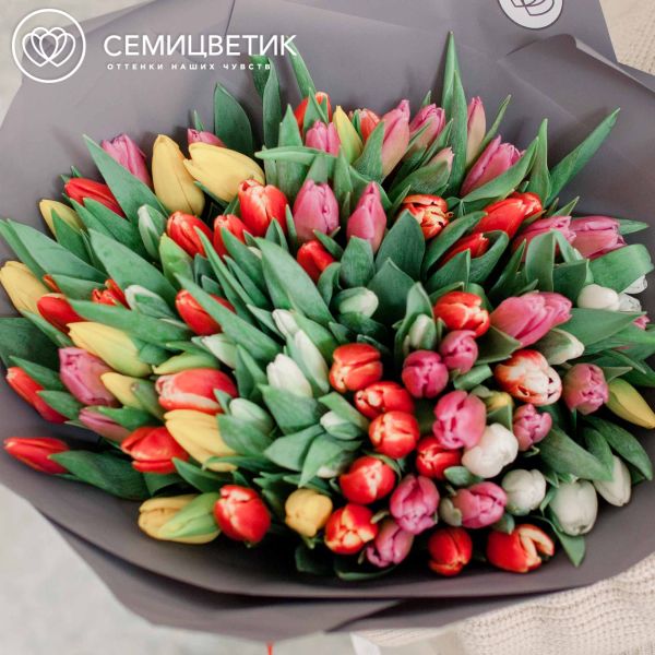 Букет из 101 тюльпана микс в сиреневой пленке