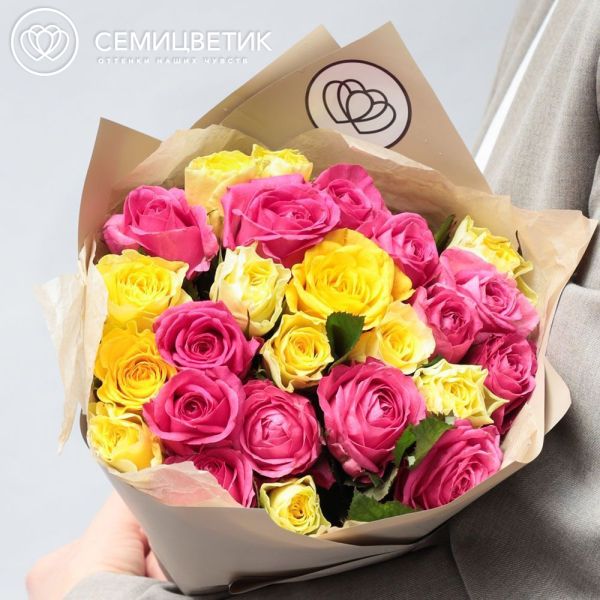 Букет из 25 желтых и малиновых роз 35-40 см (Россия)