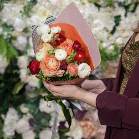 Букет из 15 ранункулюсов микс
