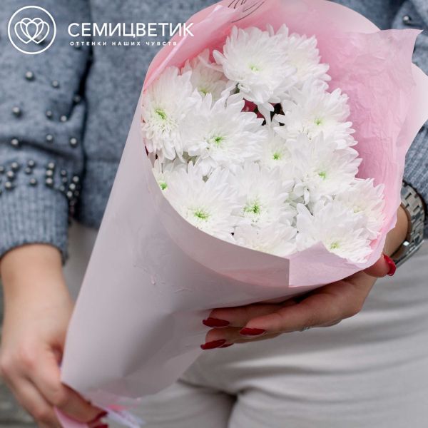 Букет из 3 белых кустовых хризантем