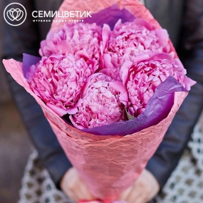 Букет из 5 ярко-розовых пионов Flemming Premium в розовой пленке