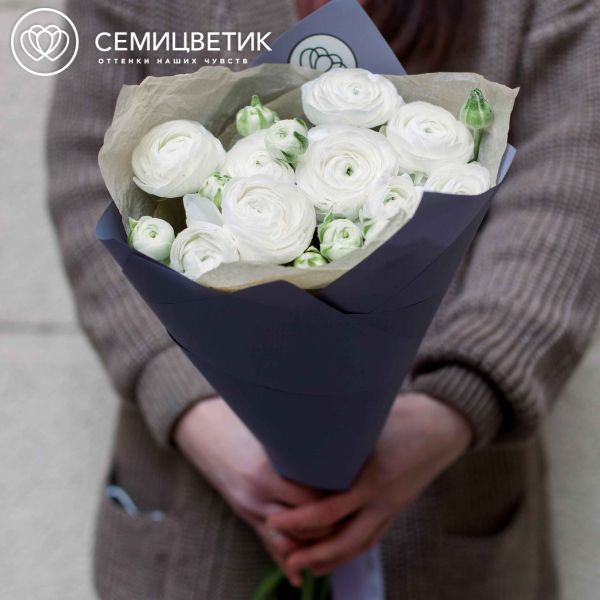 Букет из 9 белых ранункулюсов