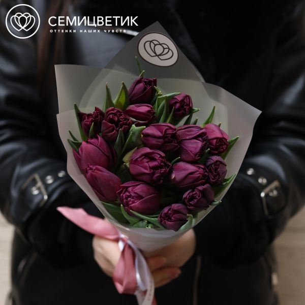 Букет из 15 темно-бордовых пионовидных тюльпанов
