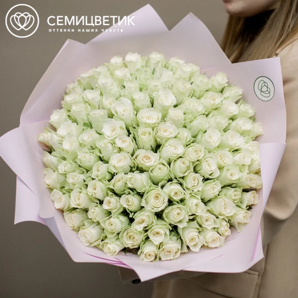 Букет из 101 белой розы 35-40 см (Кения) в розовой пленке