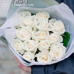 Букет из 15 белых роз (Россия) 40 см