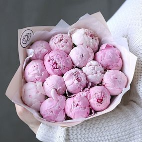 Букет из 15 розовых пионов Premium