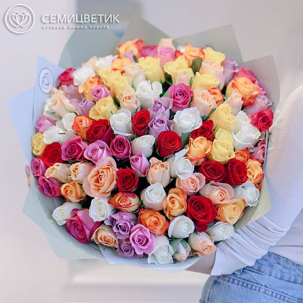 Букет из 101 розы 40 см микс (Кения) в голубой пленке