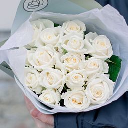 Букет из 15 белых роз 35-40 см (Россия)