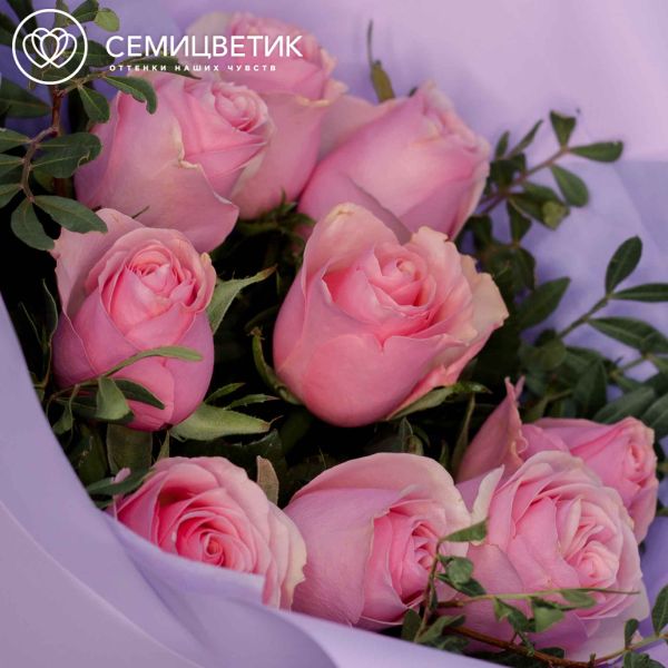 Букет из 9 розовых роз Pink Passion 40 см с фисташкой