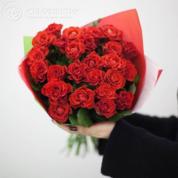 Букет из 25 алых роз 35-40 см (Россия)