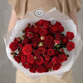 Букет из 15 красных кустовых роз 40-50 см (Россия)