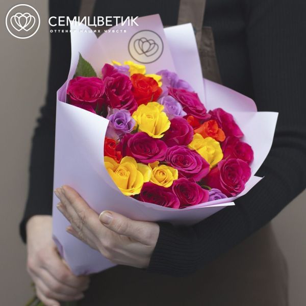 Букет из 25 роз 35-40 см микс (Кения) в розовой пленке