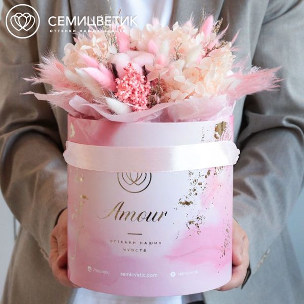 Композиция в розовой шляпной коробке Amour mini из сухоцветов