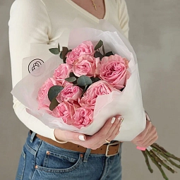 Букет из 9 пионовидных нежно-розовых роз Pink Ohara (Эквадор) 50 см с эвкалиптом