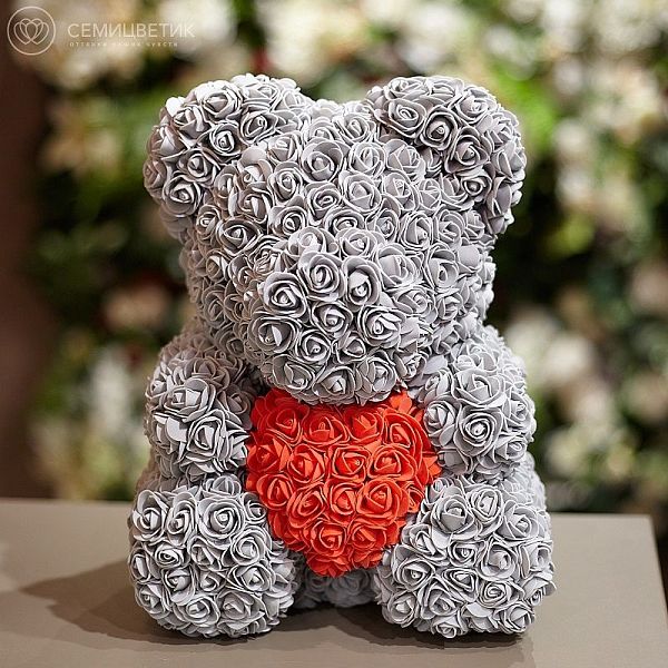 Мишка из роз серый с красным сердечком 40 см